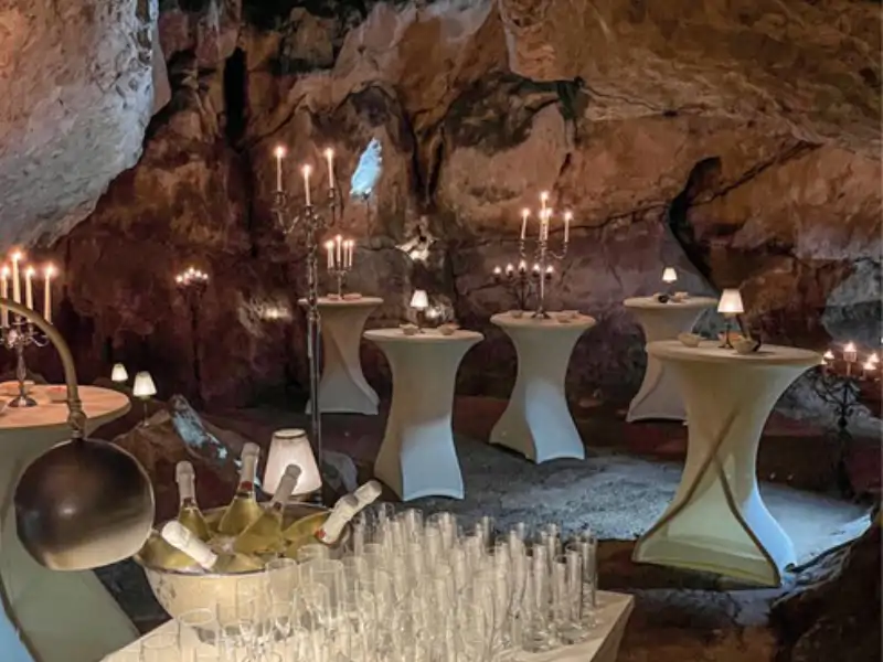 Apéritif dinatoire dans les grottes de Remouchamps