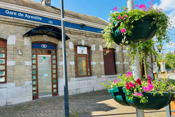 La Gare d'Aywaille est très proche des Grottes de Remouchamps