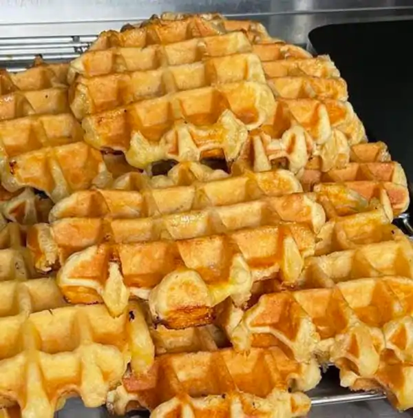 Dégustez une gaufre au chalet des Grottes de Remouchamps